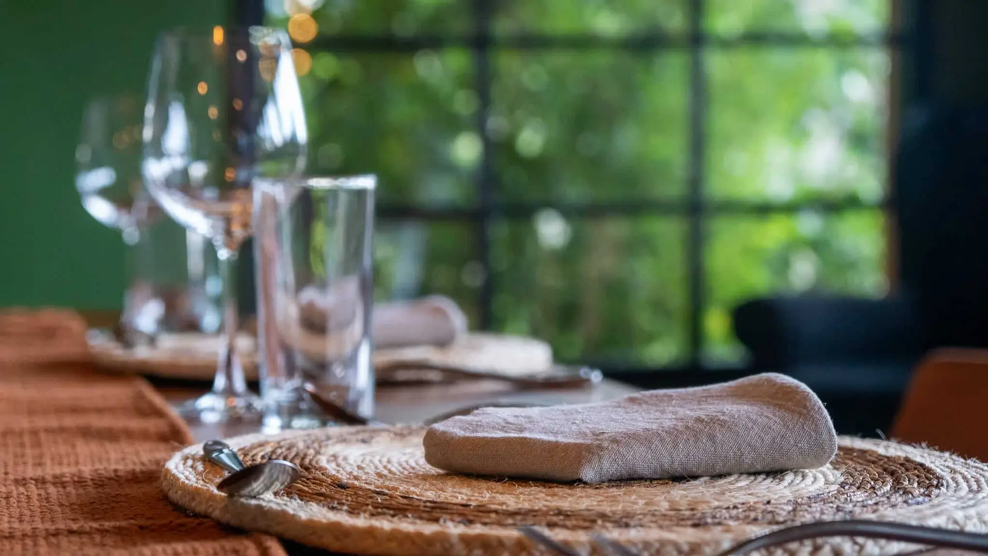 Dining experience at Sambora Kinigi Lodge